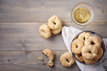 Wine donuts with hazelnuts - Ciambelle al vino con nocciole