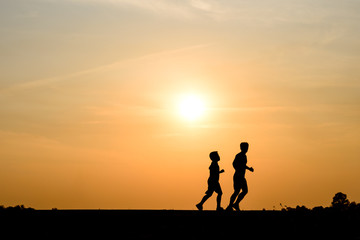 Fototapeta na wymiar silhouette man jogging on the sunset background