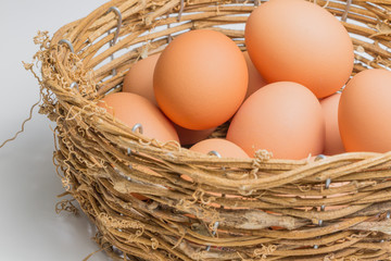 カゴに入った卵