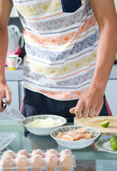 Obraz na płótnie Canvas Man preparing lunch in the kitchen