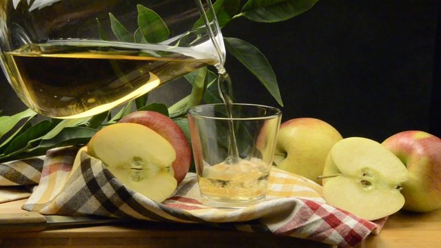 Siideri Sidra Apfelschaumwein Cidre Cider Μηλίτης Sidro Almabor 苹果酒Cydr Elma şarabı ไซเดอร์ סיידר