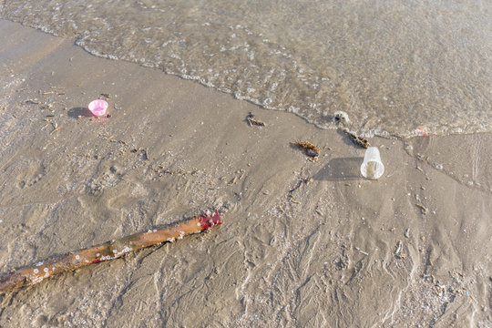 Garbage and sea