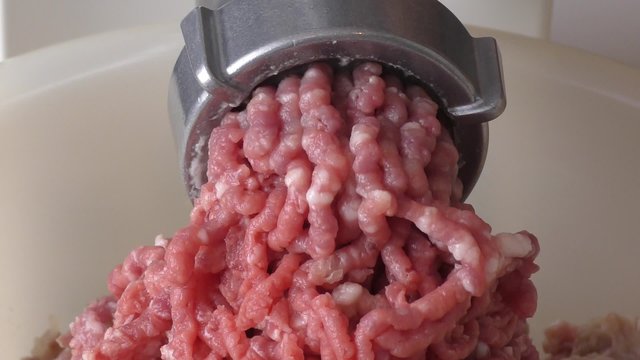 Cook cooking mince from beef and pork 