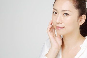 スキンケア・ミドル女性