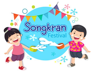 Obraz premium Boy and girl enjoy splashing water in Songkran festival Thailand