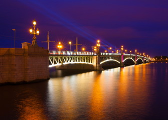 Fototapeta na wymiar Saint Petersburg. night drawbridge