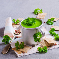 Green cream soup