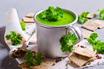 Green cream soup