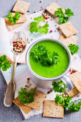 Green cream soup