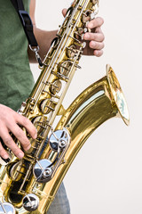 Obraz premium saxophone in the hands of street musician