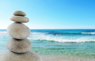Obraz na płótnie Canvas Balanced stones, sunny sea scene 