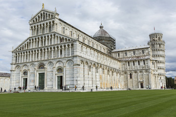 Obraz premium PIZA, ITALY - 10 MARCH, 2016: View of Leaning tower and the Basi