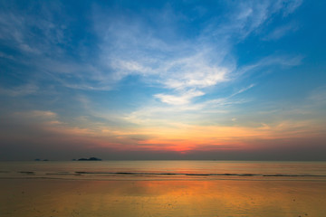 Fototapeta na wymiar Seaside after sunset.