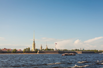 Fototapeta premium Вид на Петропавловскую крепость со стороны Невы, Санкт-Петербург, Россия