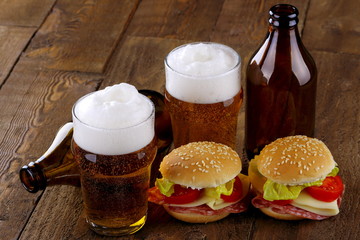 Birra chiara e panino