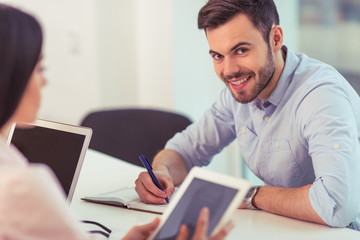 Obraz premium Young freelancers working