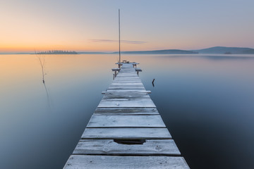 Fototapeta na wymiar frosty dawn on lake