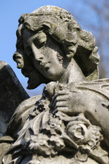 Fototapeta na wymiar Détail d'une tombe du cimetière Montparnasse à Paris