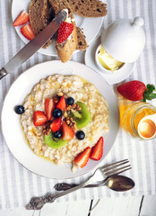 Oat porridge with fresh berries and honey