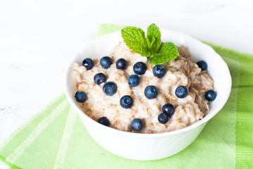 Oatmeal with blueberries