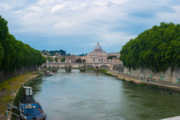 Widok na Watykan z mostu Umberto I - obrazy, fototapety, plakaty