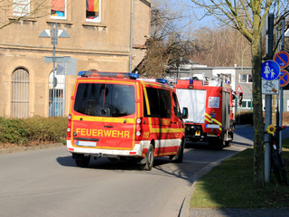 Fototapeta na wymiar Feuerwehr Fahrzeug im Einsatz