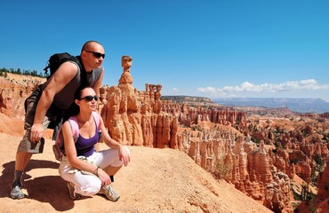 Couple look out on the Bryce Canyon