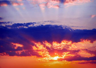 Naklejka premium Beautiful dawn in clouds