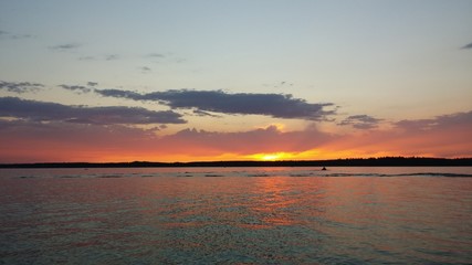 Naklejka premium Green Lake sunset