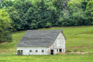 Obraz premium Weathered Barn in the America Midwest