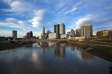 Fototapeta na wymiar Columbus, Ohio with the Rich Street Bridge in the foreground