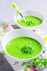 Green cream soup
