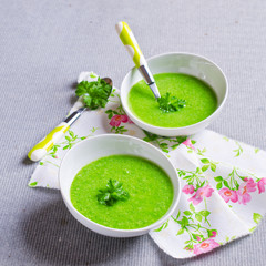 Green cream soup