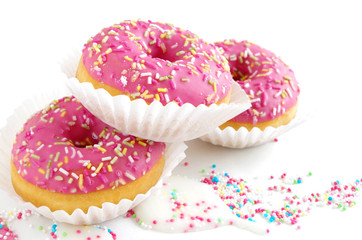 rosa Donuts mit Zuckerstreuseln