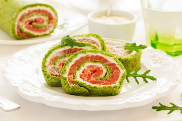 Roll salted salmon, cream cheese and spinach.