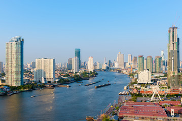 Naklejka premium Bangkok skyline, Asiatique night shopping plaza.