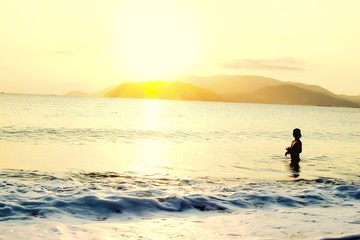 Obraz premium Sunrise on the beach - vintage filter