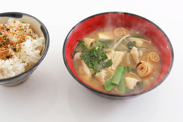 おいしそうな味噌汁とご飯