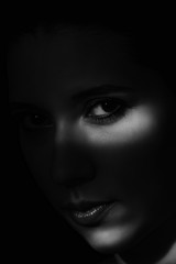 Naklejka premium Artistic beauty portrait of young woman with creative lighting