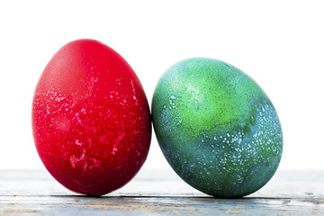 två målade ägg