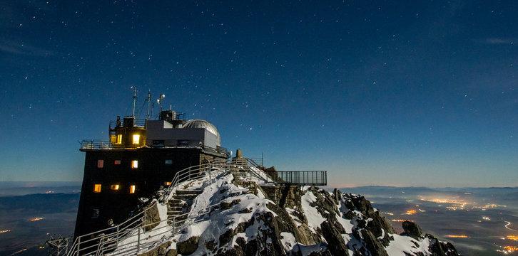 Lomnicky Peak at night