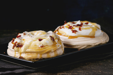 Pavlova dessert with caramel