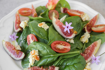 Go Green, Fig, Spinach and cheese salad
