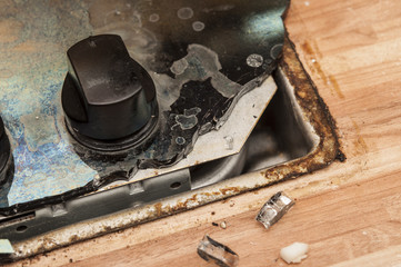  broken stove in the kitchen