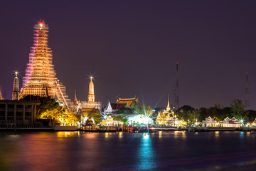 Naklejka premium Wat Arun Temple of dawn in bangkok thailand