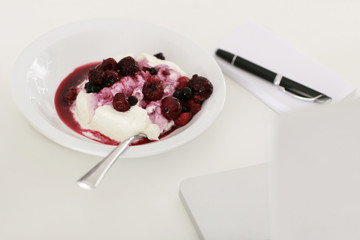 Dessert am Schreibtisch