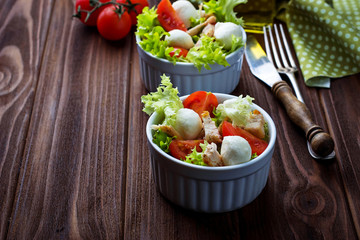 Salad with chicken, tomato and mozzarella