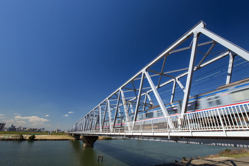 鉄橋と青空と雲