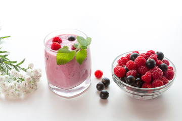 Yogurt with raspberries