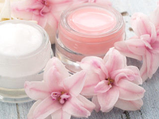 Fototapeta na wymiar natural cosmetics, fresh as spring flowers
